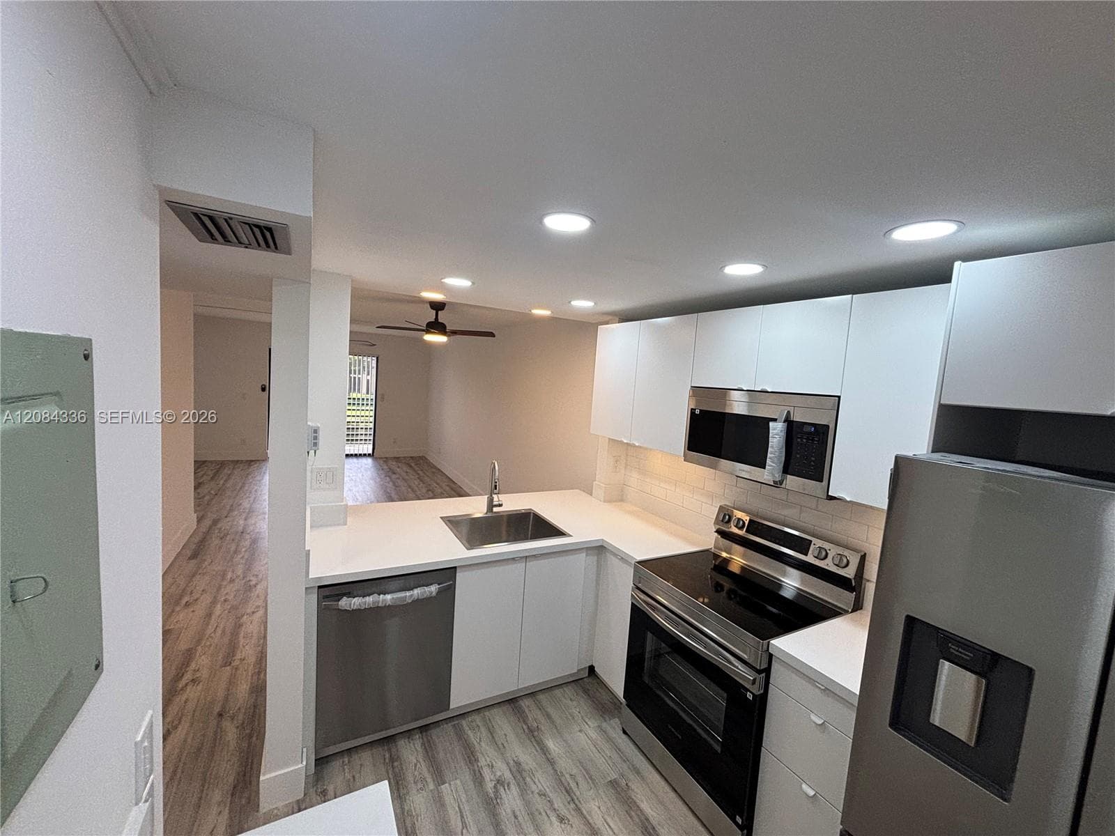 10304 Sunrise Lakes Blvd # 209, Sunrise, FL 33322 photo 2