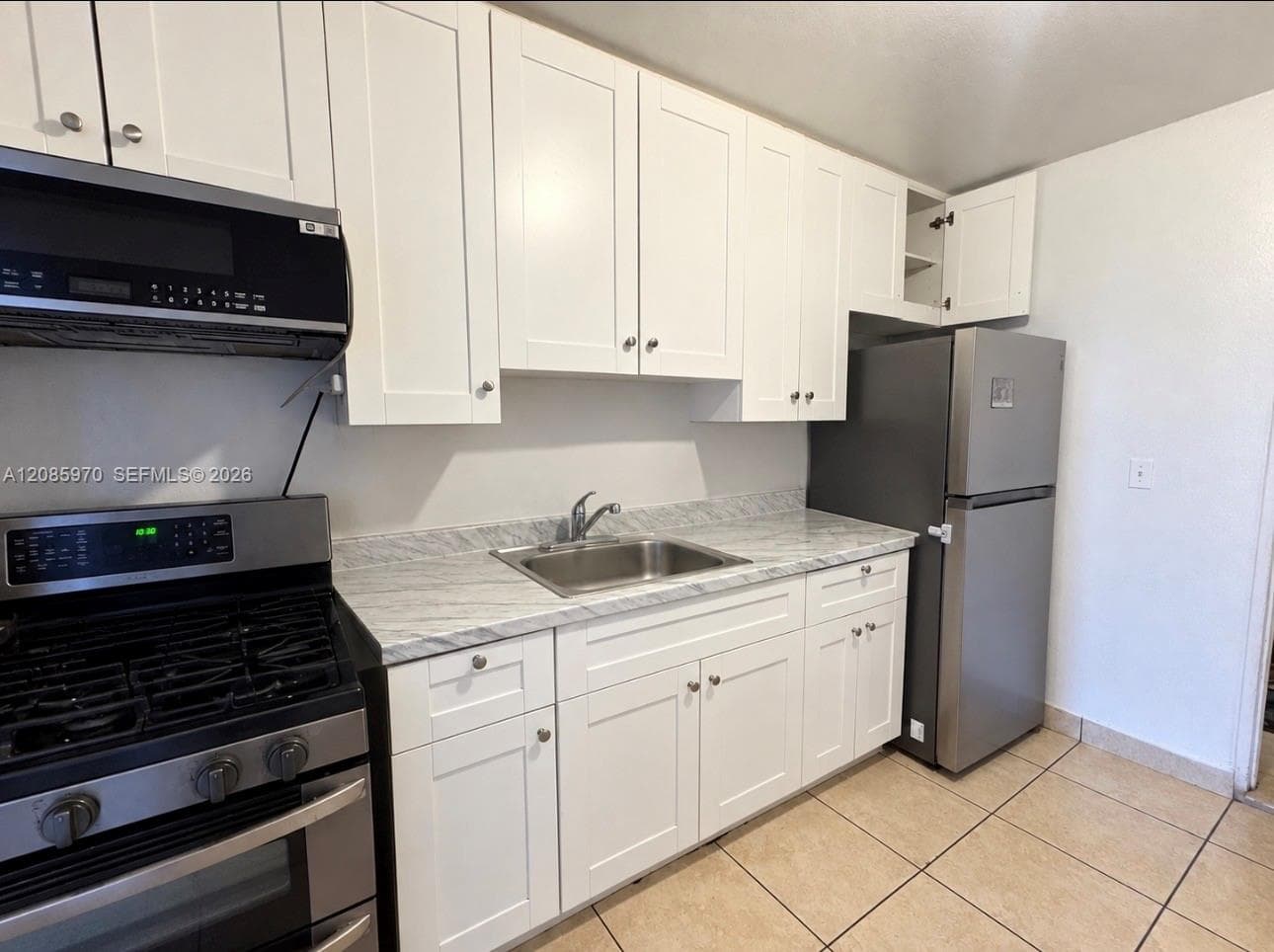 1010 E 8th Ct, Hialeah, FL 33010 photo 2