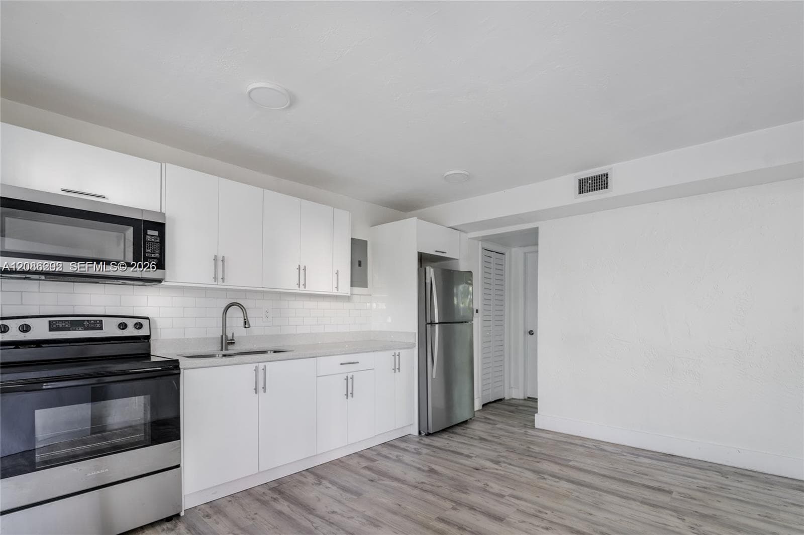 1630 NW 18th St # 5, Miami, FL 33125 photo 2
