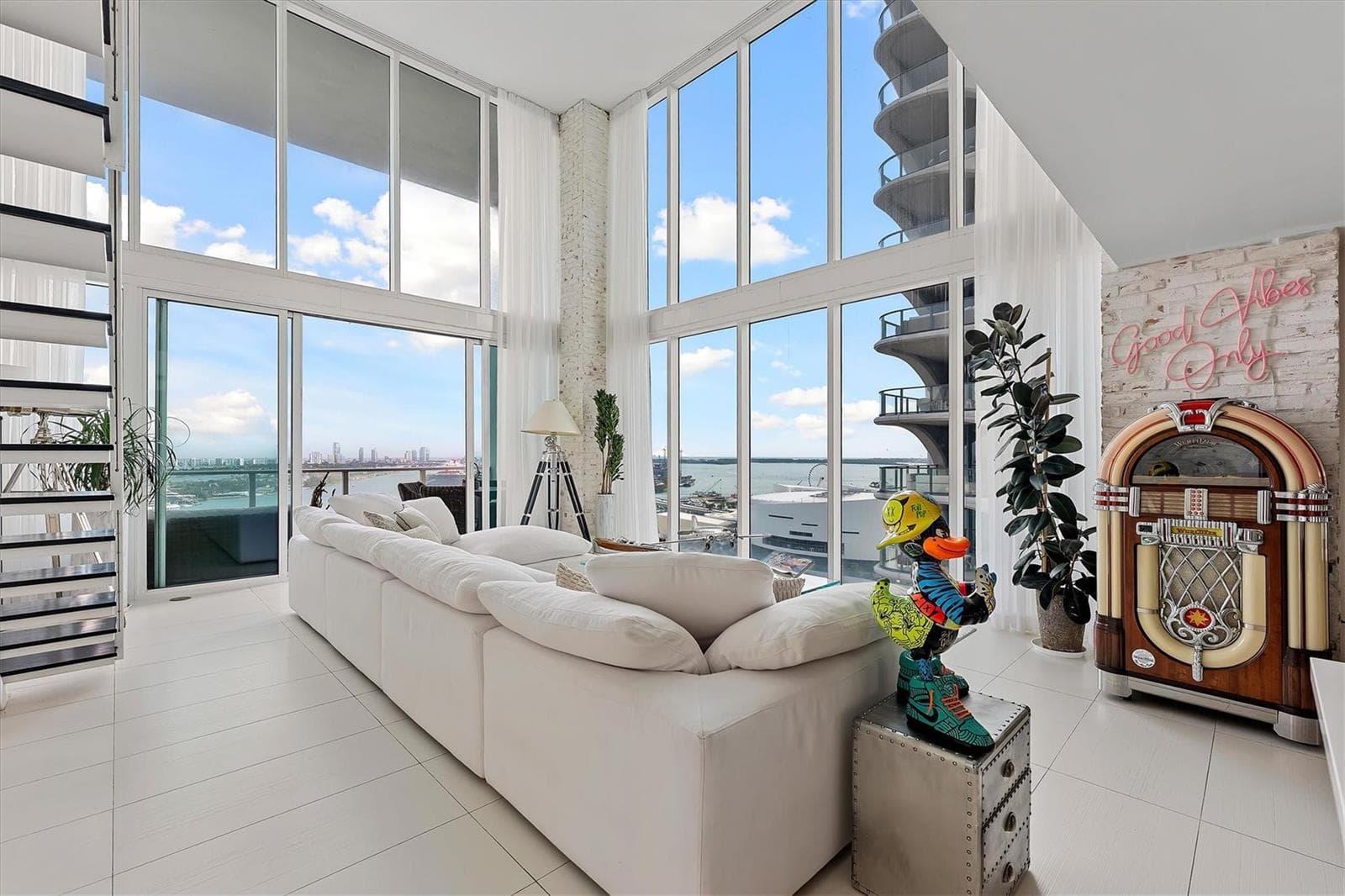 1040 Biscayne Boulevard # 2101, Miami, FL 33132 photo 2